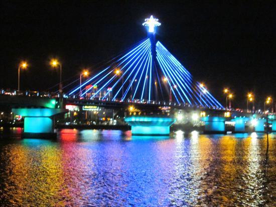 Pont de Hàn River